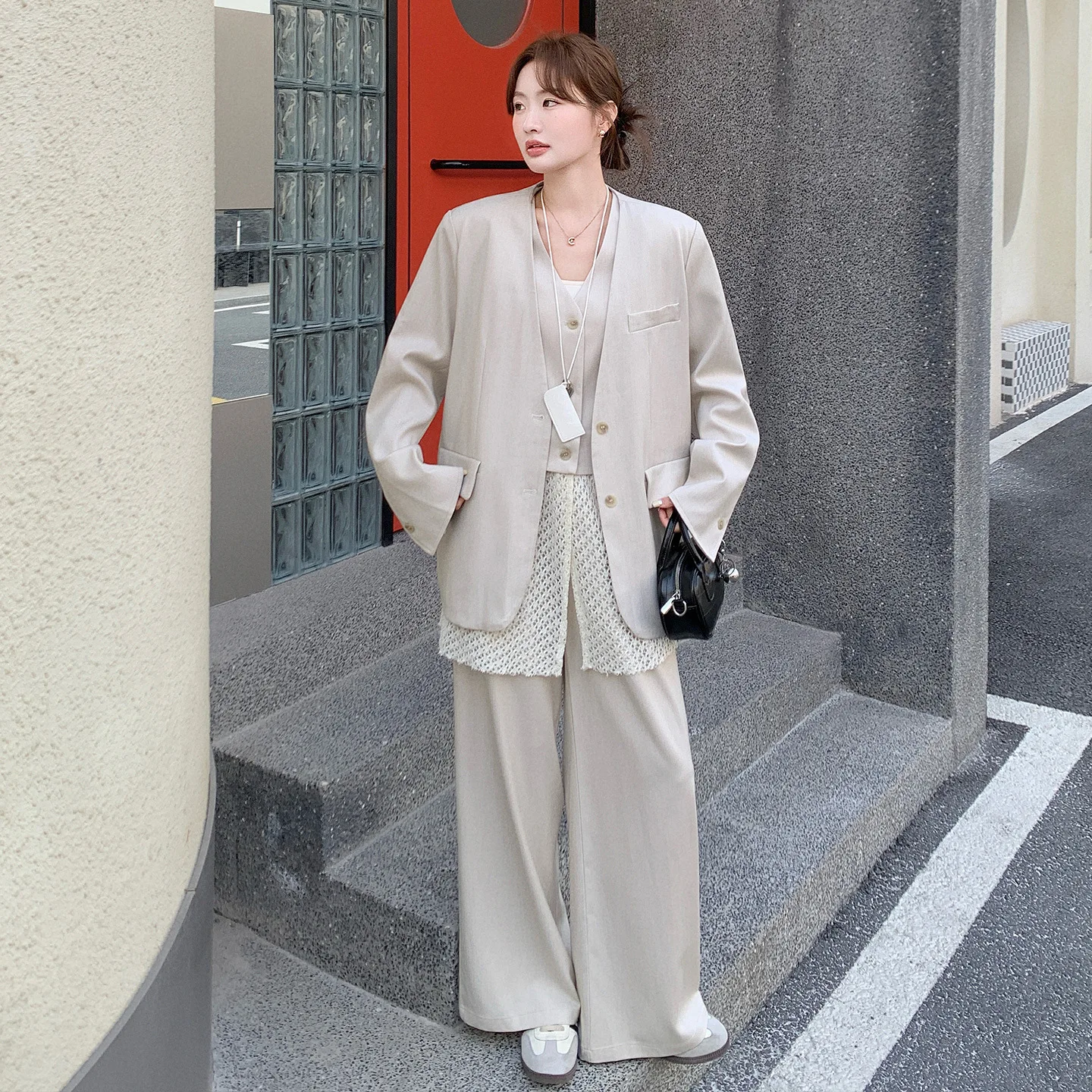 

Off-white loose casual suit pants for women 2026 new Korean-style lace spliced vest three-piece set, loose high-quality