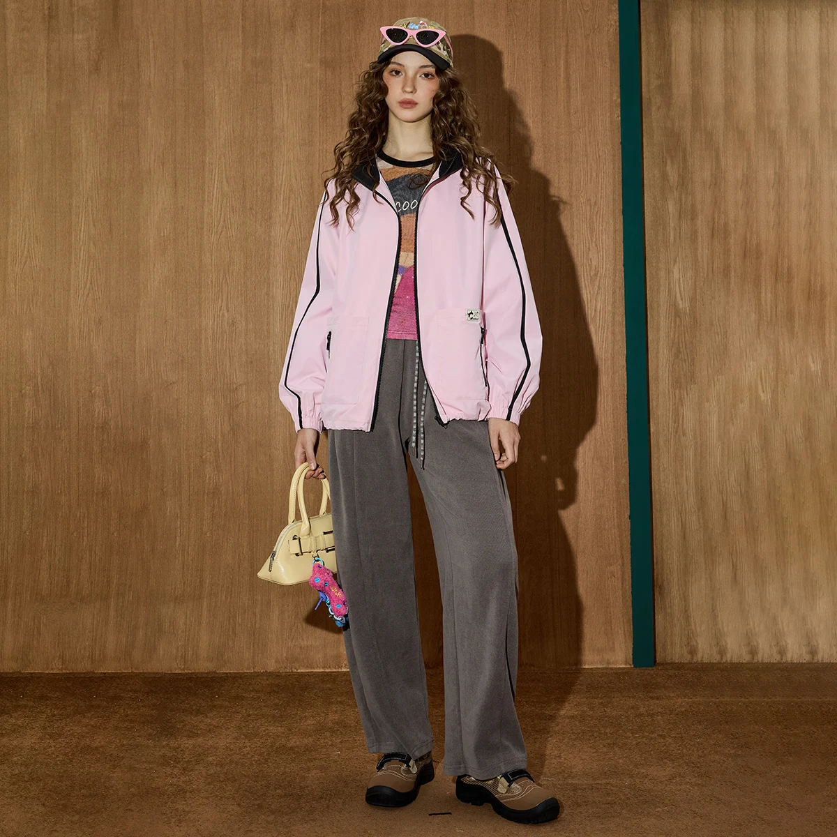 سترة نسائية لخريف 2025 بقلنسوة معطف كتلة ألوان Preppy كبير الحجم على طراز الكلية سترة رياضية خارجية غير رسمية بكتف منسدل #4