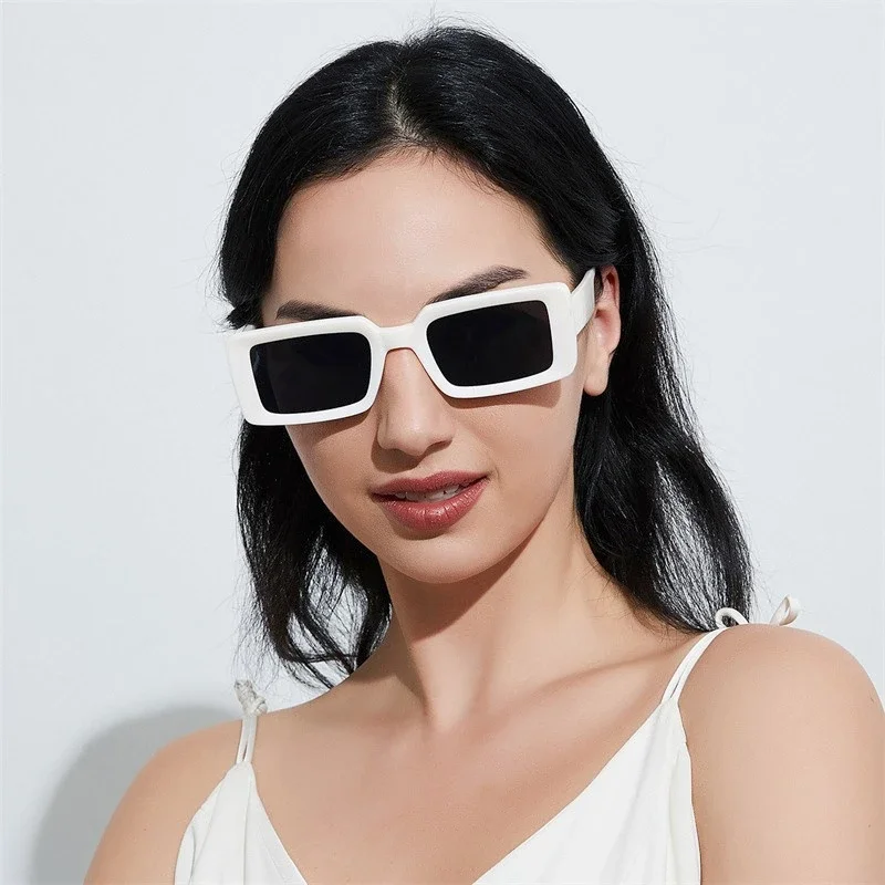 2023 المتضخم مربع النظارات الشمسية النساء Vintage إطار كبير مكافحة UV400 نظارات الشمس الرجال ظلال الموضة مع النقش نظارات الساقين