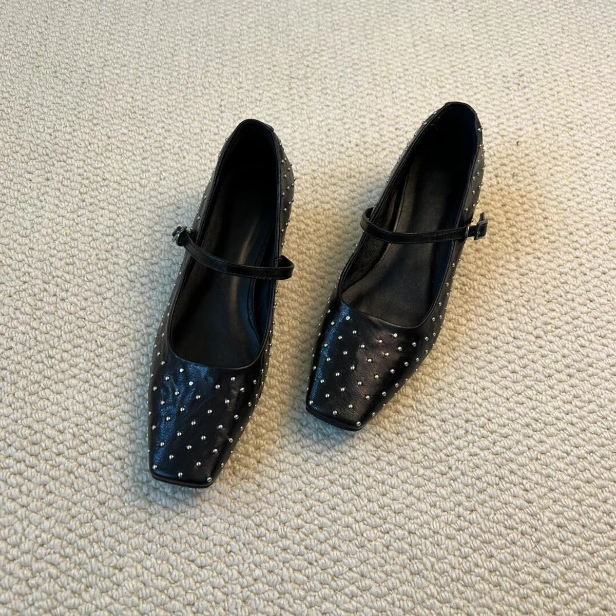 

Женские туфли Мэри Джейн из натуральной кожи с квадратным носком и заклепками, украшенные заклепками, женская обувь на низком каблуке с квадратной головкой