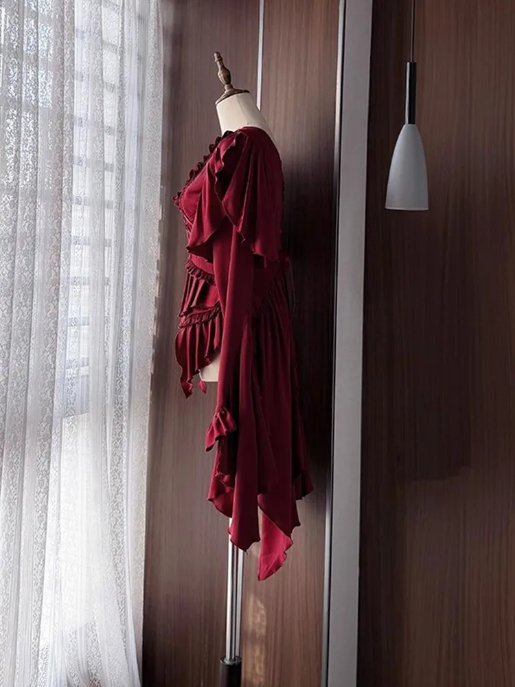 

Red trailing shirt elegant and versatile Gothic daily