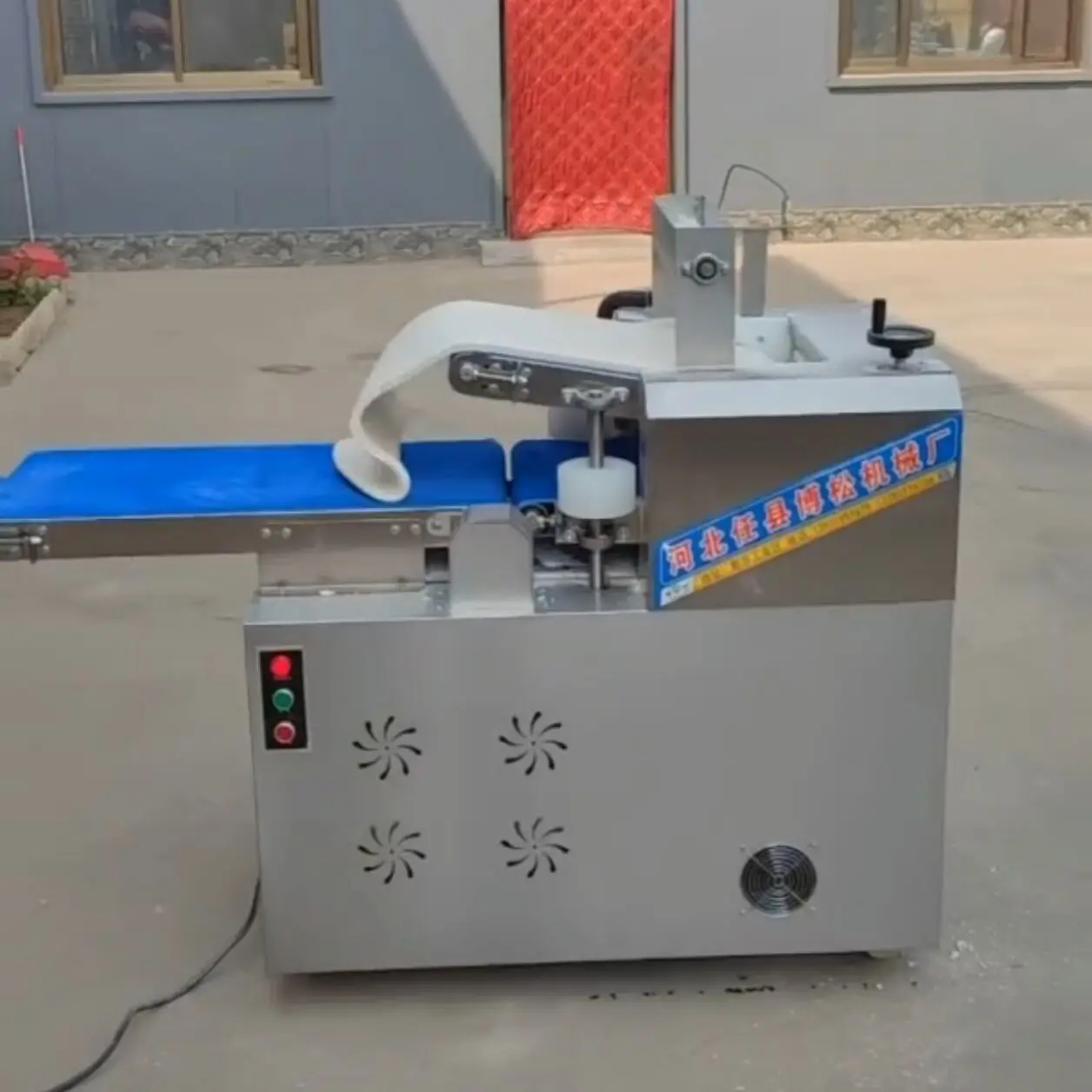 

Большая высокоскоростная машина для замешивания теста Коммерческая электрическая новая автоматическая машина для прессования лапши