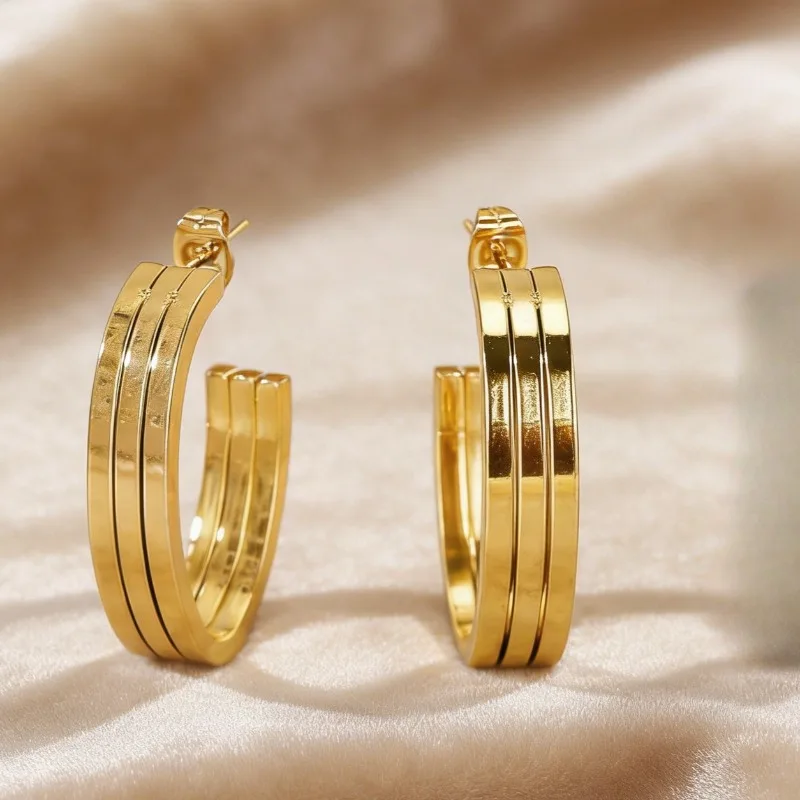 High quality stainless steel hypoallergenic golden earrings, multi-layer striped C-shaped earrings, light