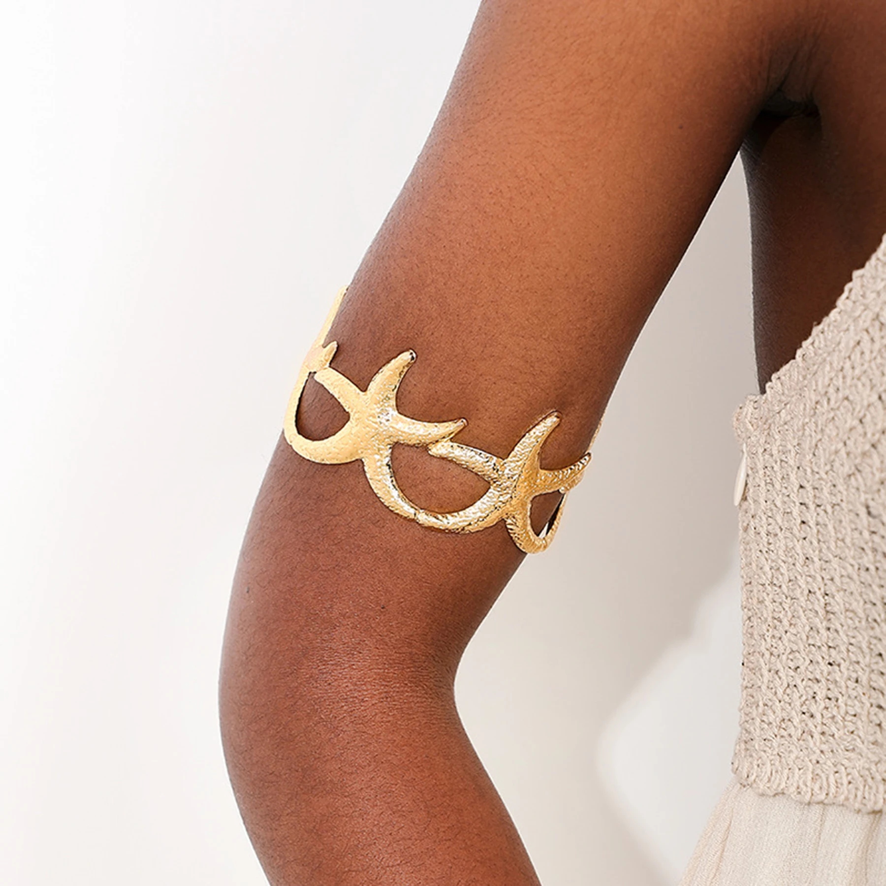 New Trending Golden Silvery Starfish Arm Bracelet for Women Summer Beach Party Charm Cuff Bracelets Bangles Jewelry Accessories