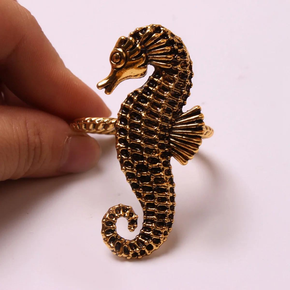 8Pcs Marine Series Shells Starfish Hippocampus Napkin Ring Model Room High-End Hotel Napkin Buckle Napkin Ring Dining