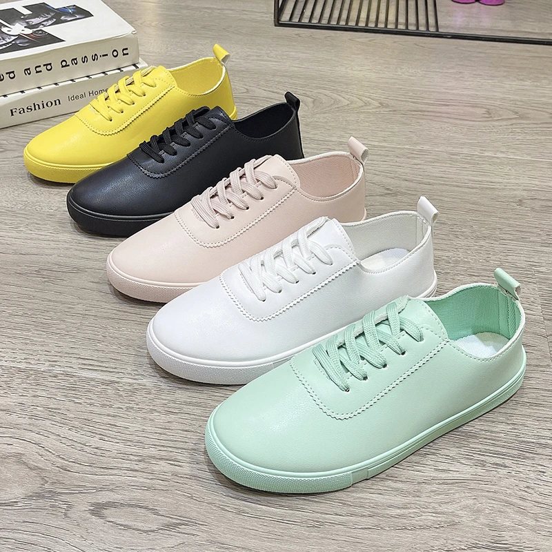 2023 New Flat Round Head Casual Shallow Mouth Soft Sole Multi-color Optional Small White Shoes Light Women's Shoes