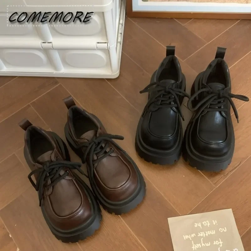 

Женская обувь, новинка 2024, модная женская обувь Мэри Джейн с квадратным носком в стиле ретро, повседневная обувь на платформе, на шнуровке, из искусственной кожи в британском стиле с круглой головкой