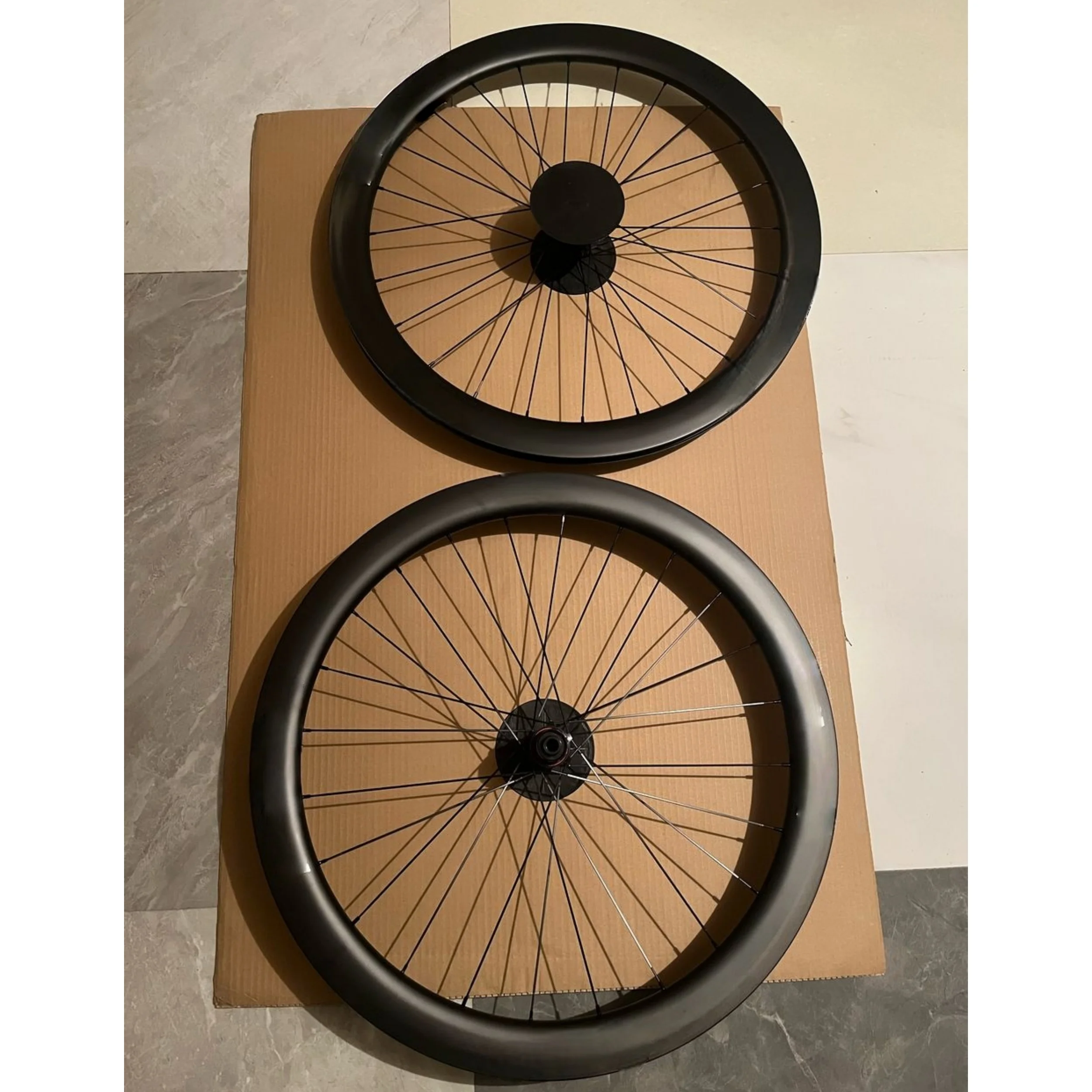 

700C Carbon Fiber Bicycle Wheel Sets Road Bike Wheels with Vacuum Integral/Open Tires Options for Enhanced Cycling Experience