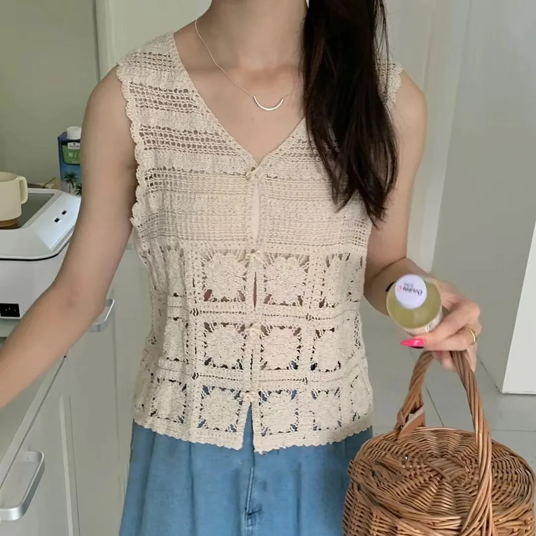 Sheer Crochet Top Button Front Sleeveless Embroidery Flower Open-knit Crop Tank Top Cover Up Women Summer Boho Vacation Outfit