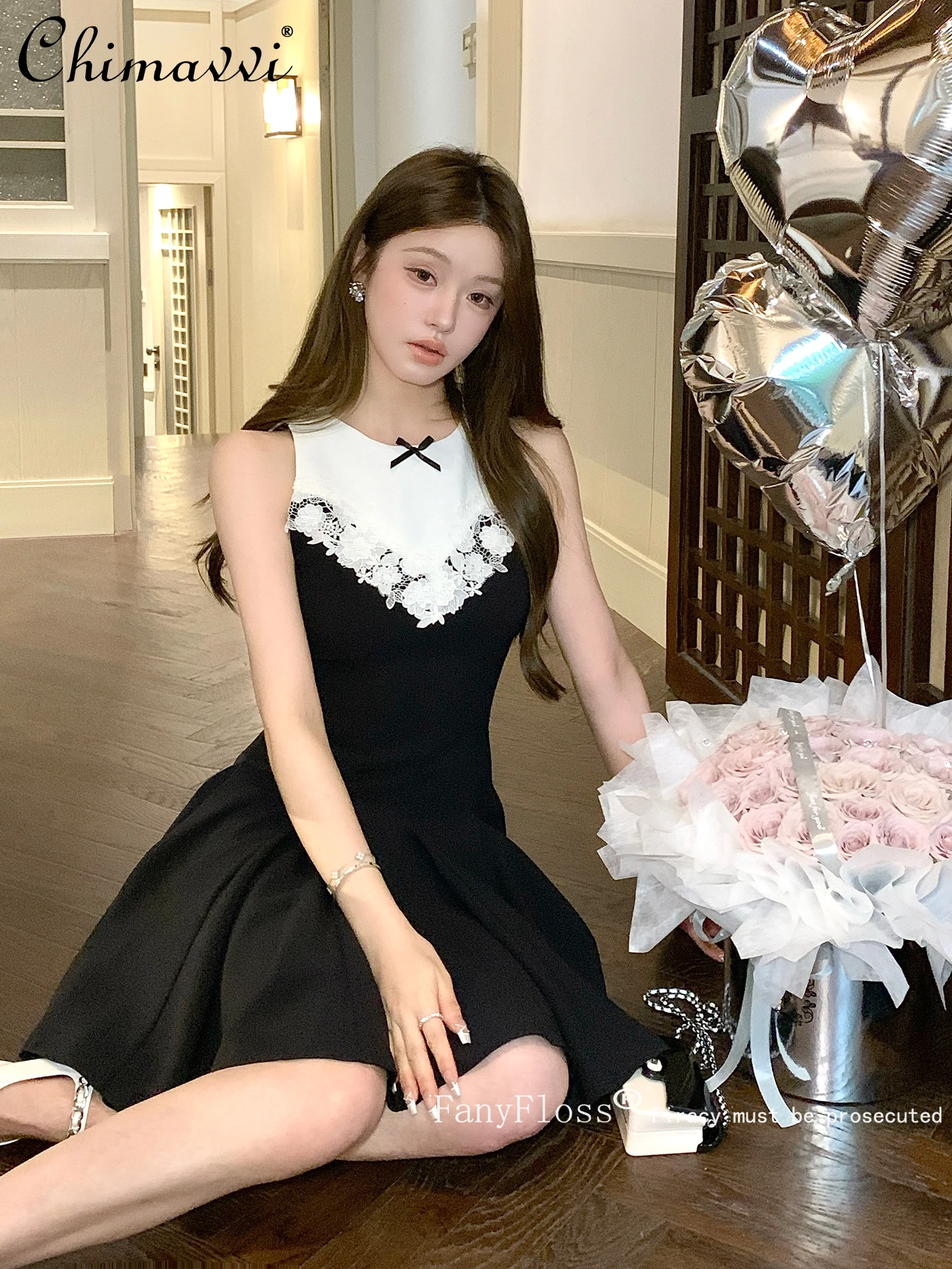 

Heavy Black and White Contrasting Color Hollow Sleeveless Dress Womens Summer New Fashion French Bow Lace Slim Short Party Dress