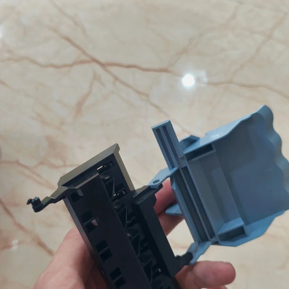 

Крышка каретки в сборе для плоттера HP DesignJet 10 20 30 70 90 100 110 120 130; верхняя крышка печатающей головки