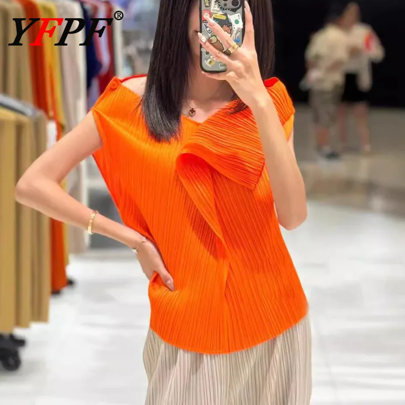 

YFPF летние плиссированные топы Miyake для женщин, однотонная футболка без рукавов с нерегулярным лоскутным воротником и пуговицами, новинка 2025, одежда