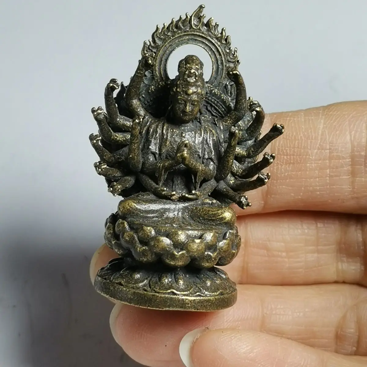 Tibetan lotus seated thousand-hand guanyin bodhisattva buddha Statues Figurines Lucky Ornaments Home Decoration gifts