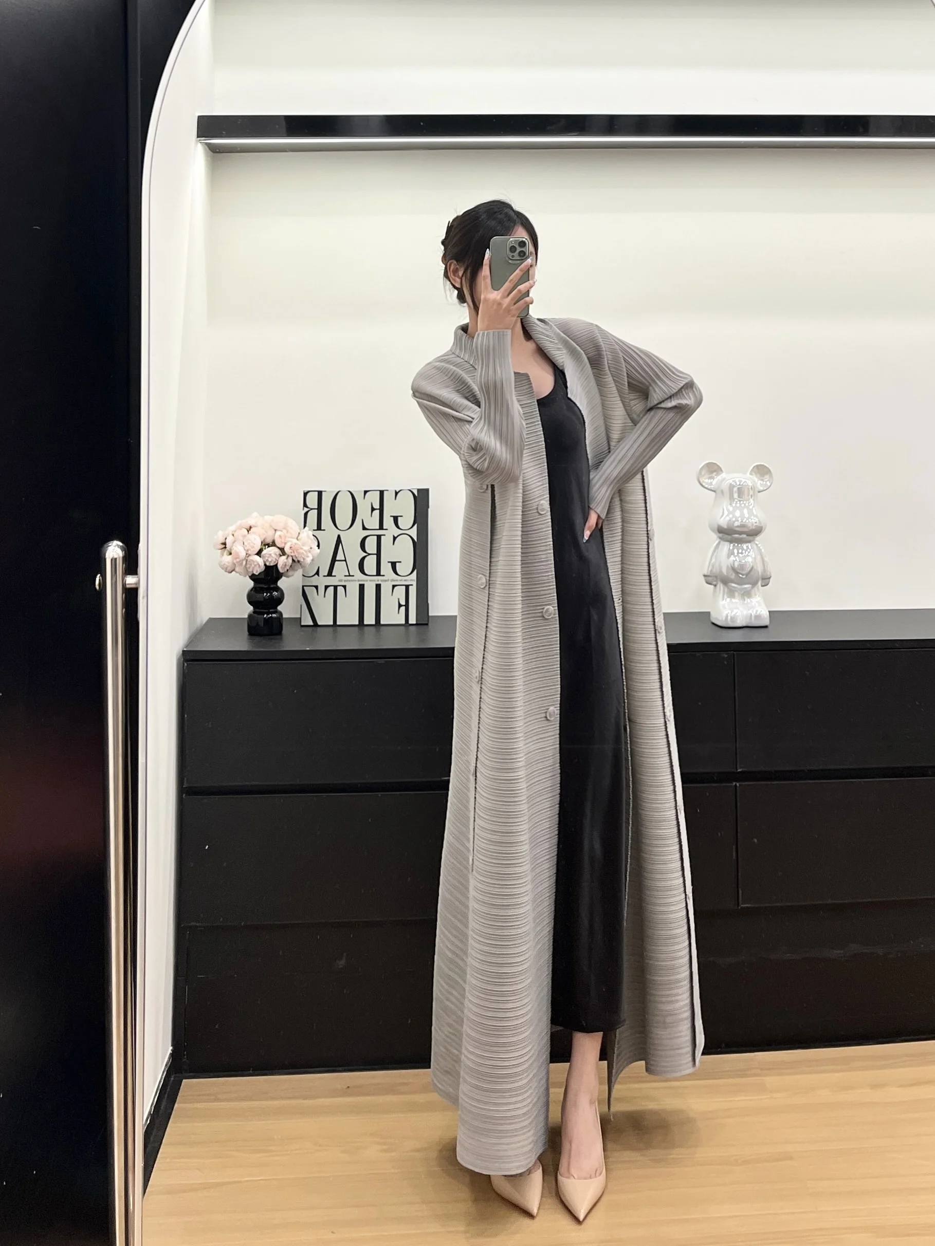 

Miyake Robe Women's Large Size 2025 Spring and Autumn New Senior Single-breasted Sense of Large Lapel Tie Cardigan Coat Coat