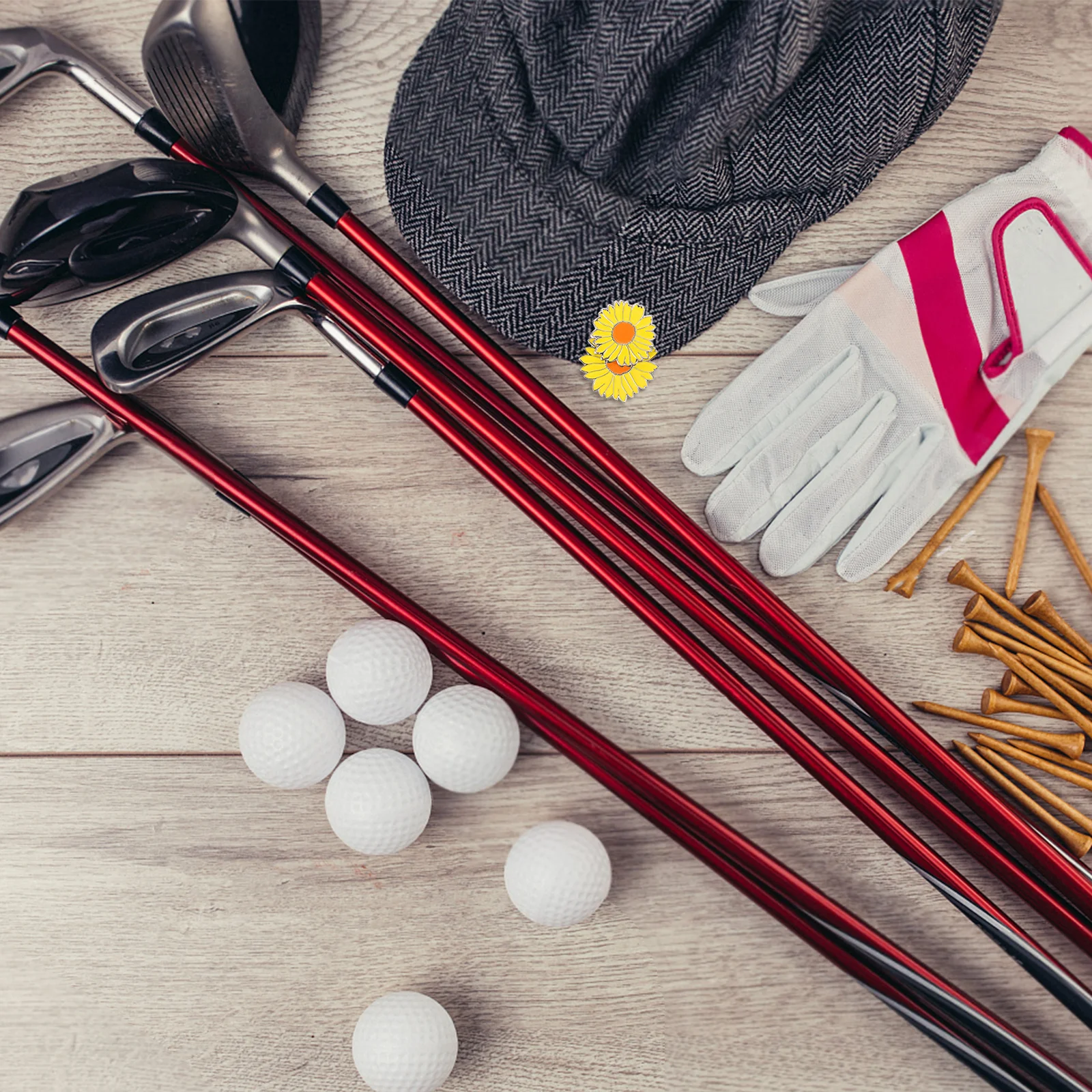 

Magnetic Golf Hat Clip with Floral Design Ball Marker Holder Clip for Caps Visors Secure Hat Retainer for Golf Play Outdoor