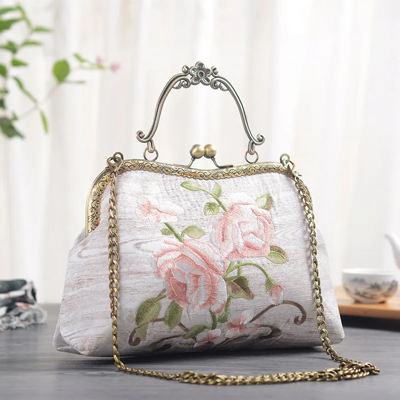 Lady Handmade Fabric Floral Embroidery Vintage Evening Handbag Women Fashion Chinese Traditional Victorian Luxury Messenger Bag