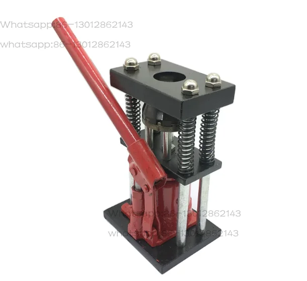 Pesticide pump spray special high-pressure pipe holder locking press