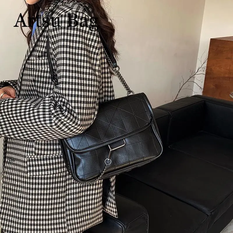 

New Fashion Versatile Black Luxury Lingge Bag Large Capacity Women Bag Chain Messenger Bag Commuting Shoulder Handbag