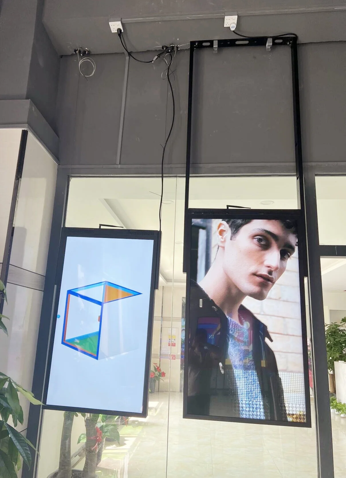Double-sided Highlight Window Advertising Machine Shopping Center Hanging LCD Screen Commercial Digital Display view 3