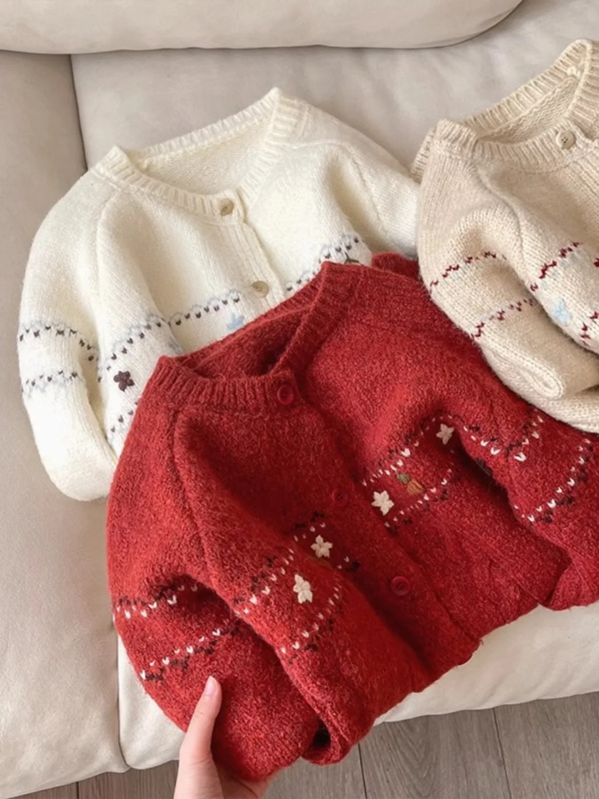 Christmas Red Flower Embroidered Knitted Cardigan 2024 Autumn/Winter Women\'s Round Neck Single Breasted Sweater Warm Jacket Tide