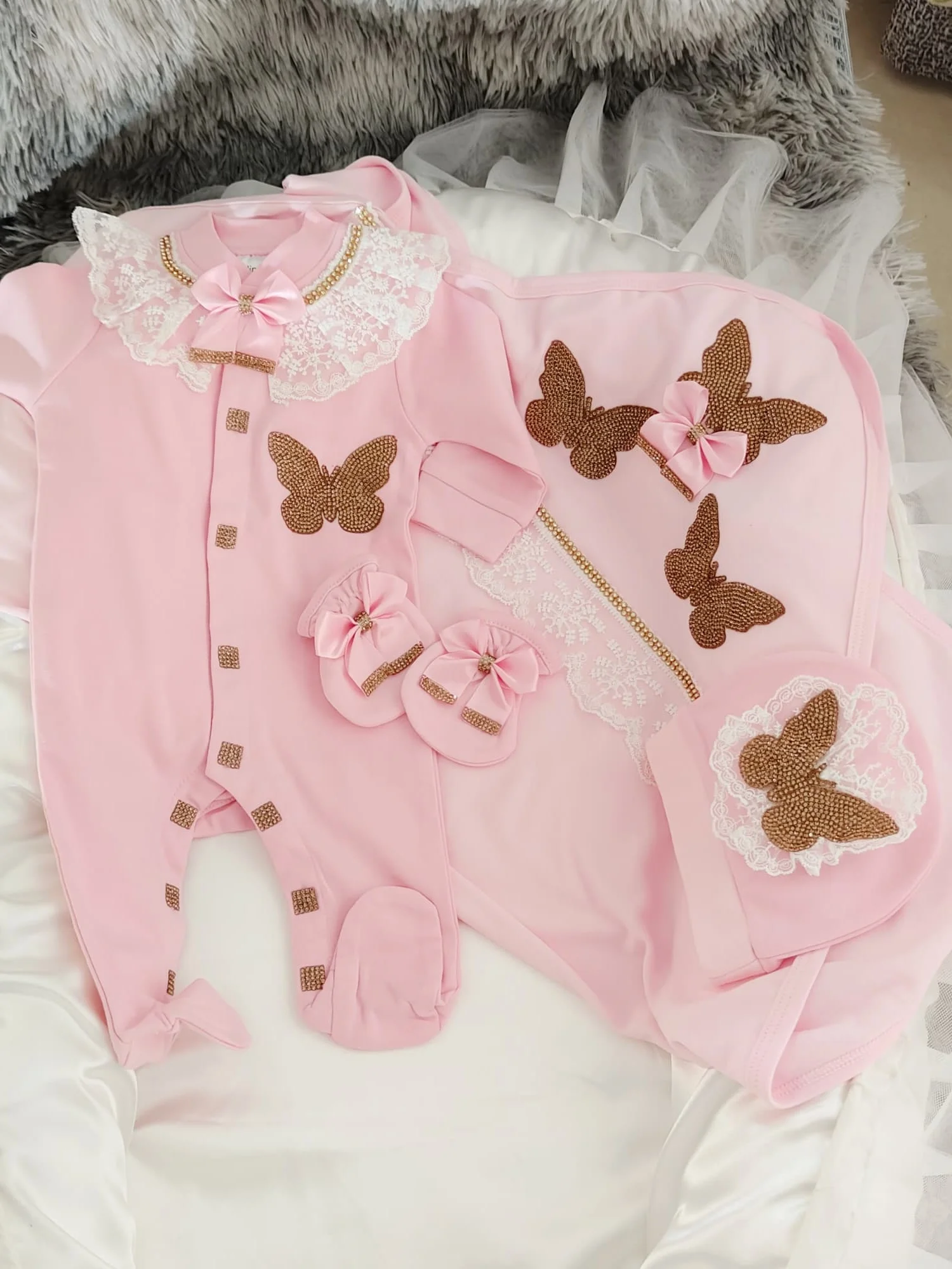 conjunto-de-4-piezas-para-bebe-recien-nacido-de-0-a-9-meses-mameluco-con-patitas-manta-suave-encaje-rosa-y-lazo-de-mariposa-regalo-boutique-para-bautizo-de-princesa