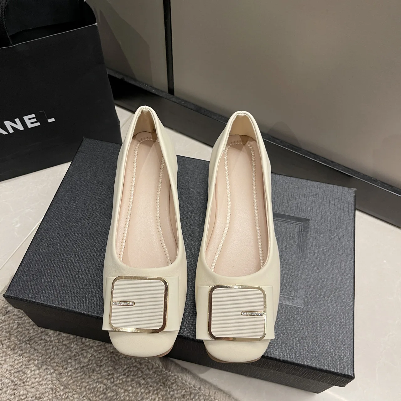 

Весна 2024, новые модные, легкие кожаные туфли на мягкой подошве с квадратным носком, рабочая обувь на плоской подошве и массивном каблуке, женские одиночные туфли