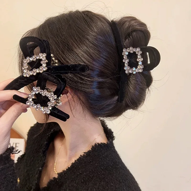 Black Flocking Rhinestone Hair Clip for Women Elegant High Ponytail Shark Clip Fashion Girls Hair Clamp