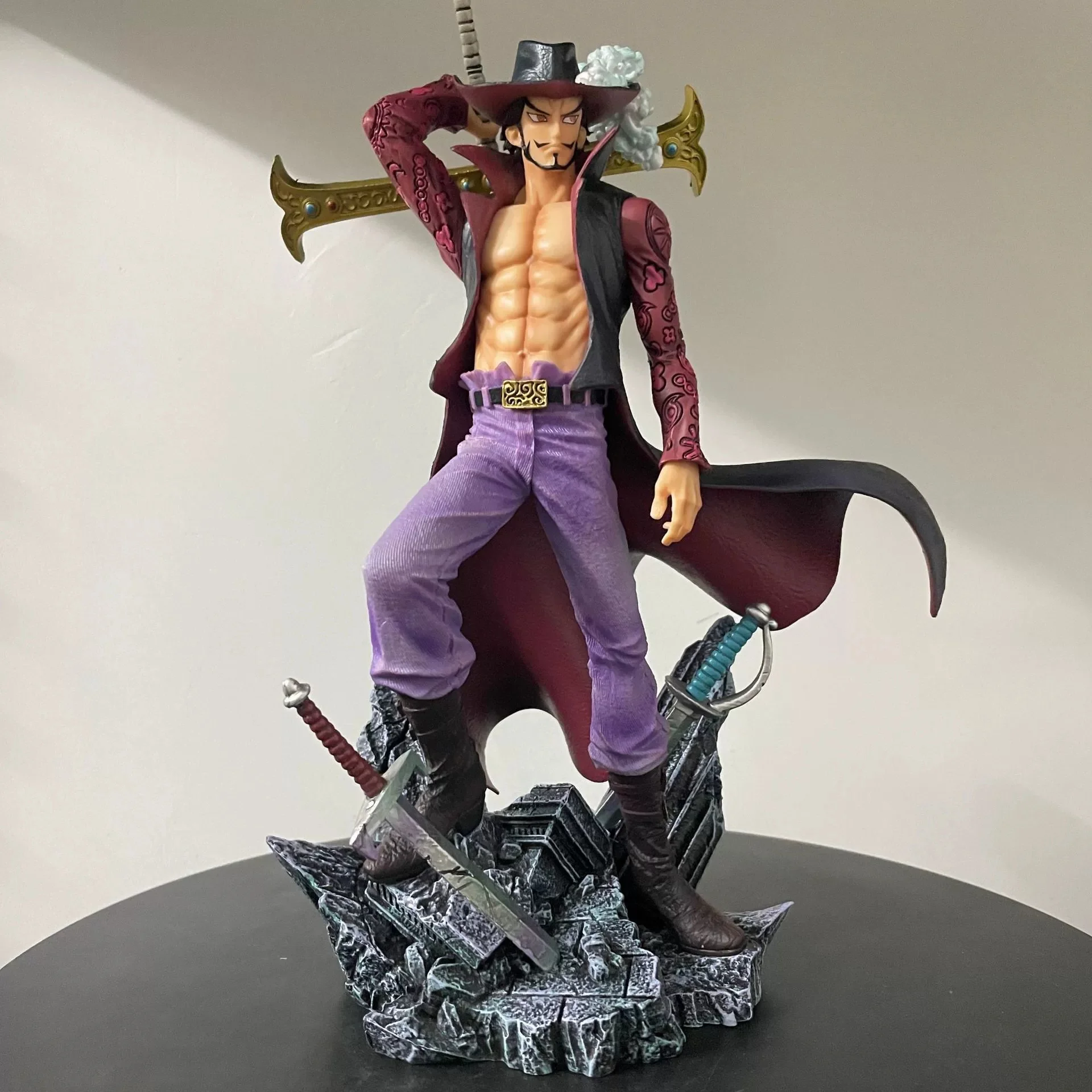 Lx One Piece Dracule Mihawk Shichibukai Swordsman Interchangeable Hands Anime Figure Collectible Model Desktop Decoration