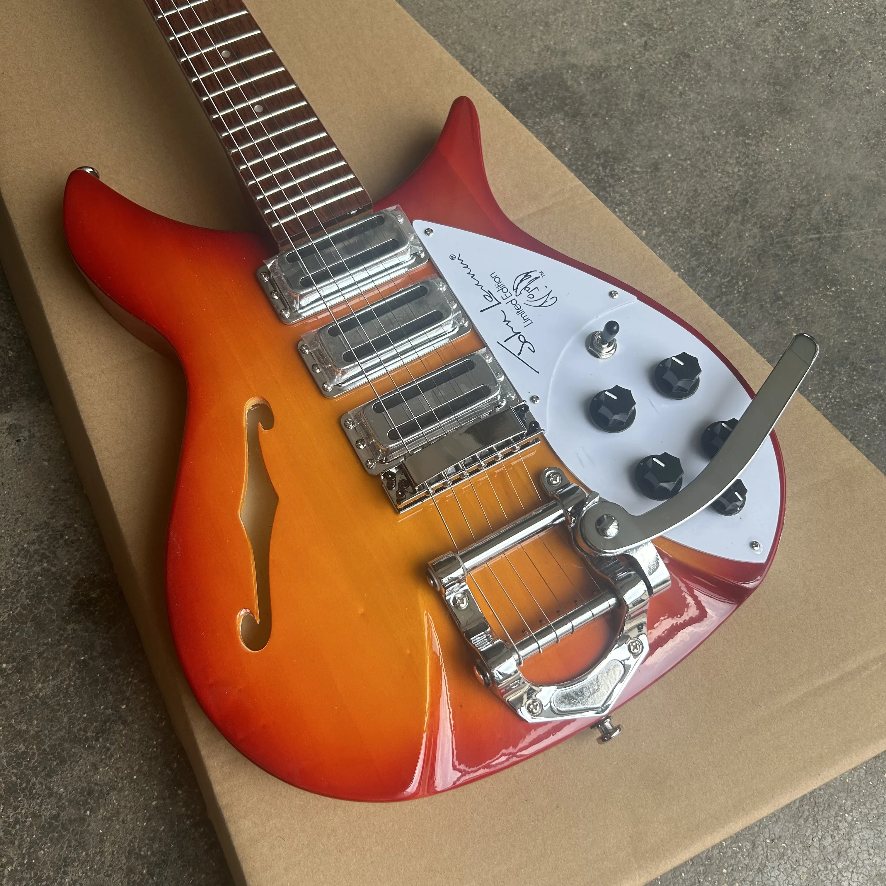 مخزون، جيتار كهربائي أحمر 325، طول سلسلة فعال 527 مم، لوحة حماية بيضاء، تجارة الجملة والتجزئة