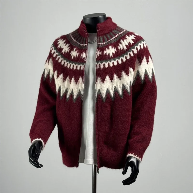 

Мужской бордовый вязаный кардиган с воротником-стойкой, в американском ретро-стиле, с жаккардовым узором, на молнии, в стиле «ленивый шик», зимнее повседневное вязаное пальто