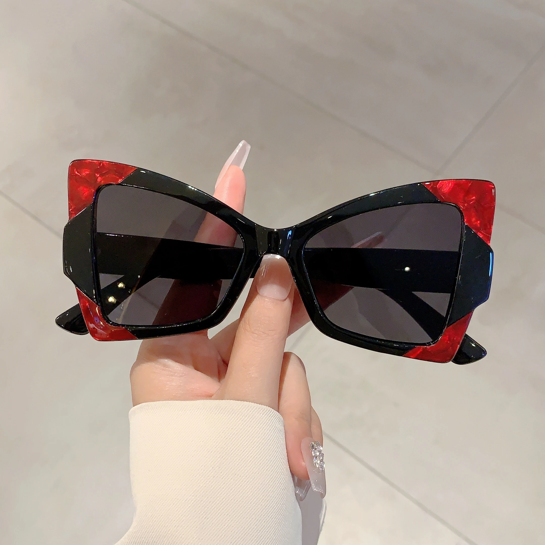 KAMMPT Oversize Butterfly Shaped Sunglasses Women Vintage Gradient Outdoor Shades Trendy Luxury Brand Design Fashion Sun Glasses