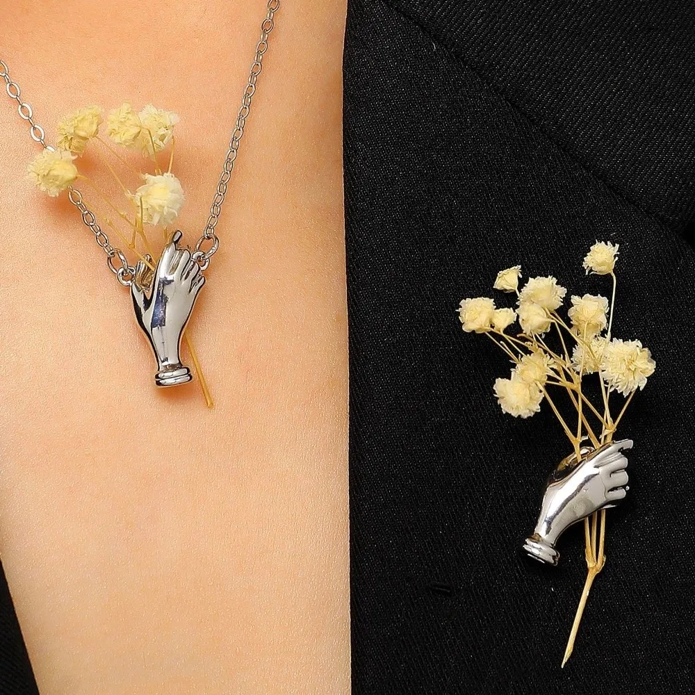 Creative Hand-Shaped Corsage Brooch Versatile French Vintage Hand-Held Bouquet Pin Retro Temperament