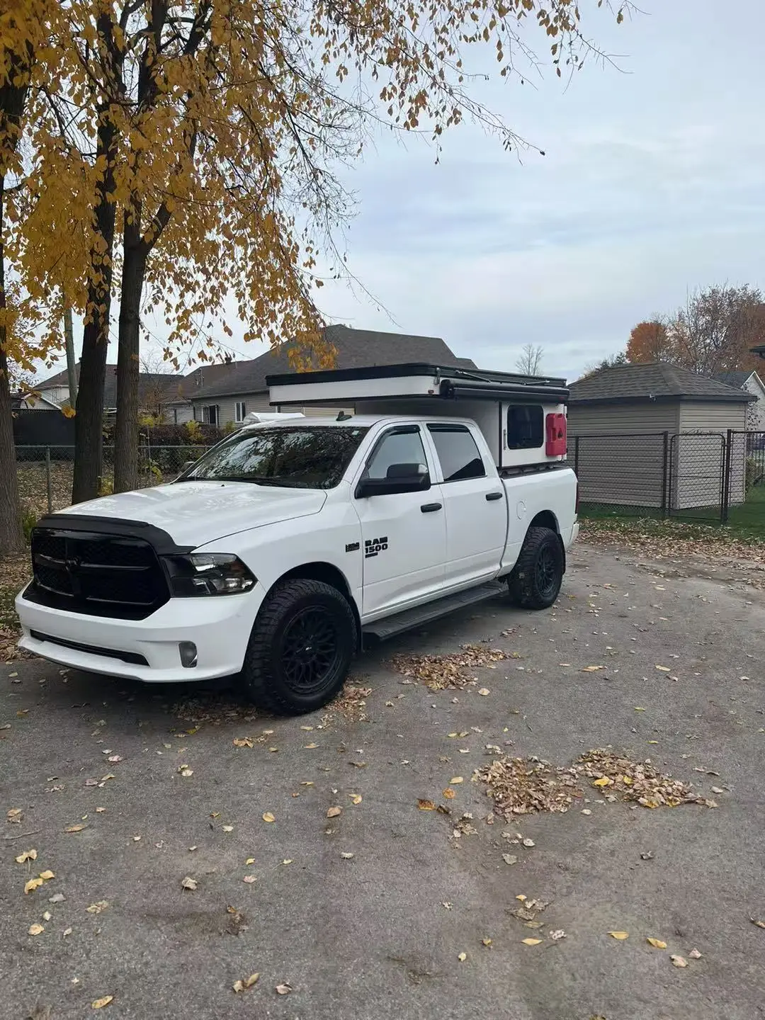 4X4 Lightweight Luxury off Road Pickup Truck Bed Slide on Camper with Bathroom for Sale