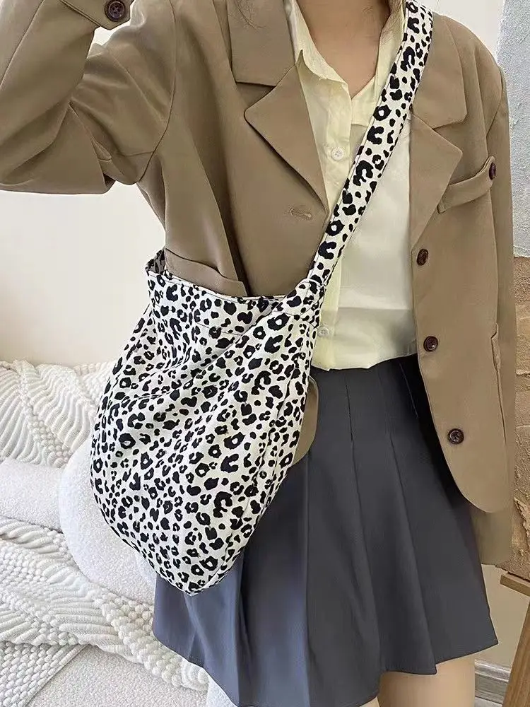 Leopardenmuster-Canvas-Tasche, Damenhandtasche, lässige Tragetasche, große Kapazität, ideal für Pendler, Nischen-Einkaufstasche. – Detail 4