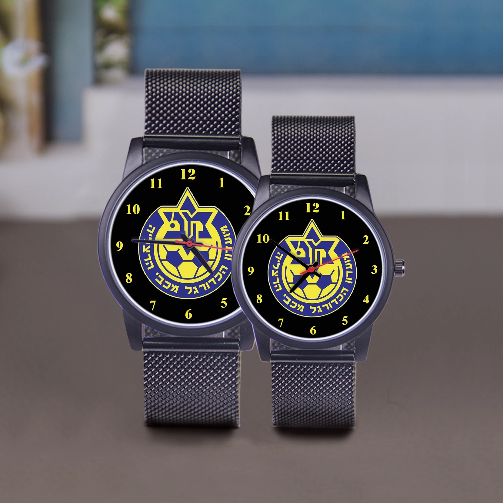 อิเล็กทรอนิกส์สองขนาดสากลสำหรับผู้ชายและผู้หญิงนาฬิกาฟุตบอลคลับของที่ระลึกโรสโกลด์เงินสายนาฬิกาหนังของขวัญสีดำ