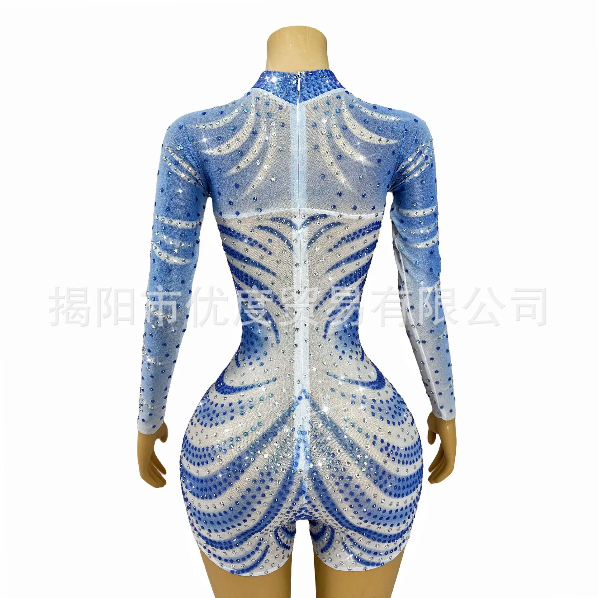 2026 تصميم شورت حللا فساتين حجر الراين حفلات الكوكتيل فساتين السهرة أداء الملابس السماء الزرقاء والسحب البيضاء