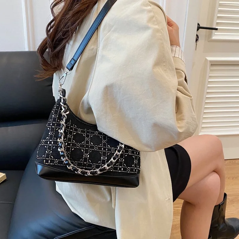 

Top-Tier Ladies Hand Bags Crafted From Hex-Printed Leather Boasting Compact Trendy Tallinn Lasting Lightweight Soft Style​