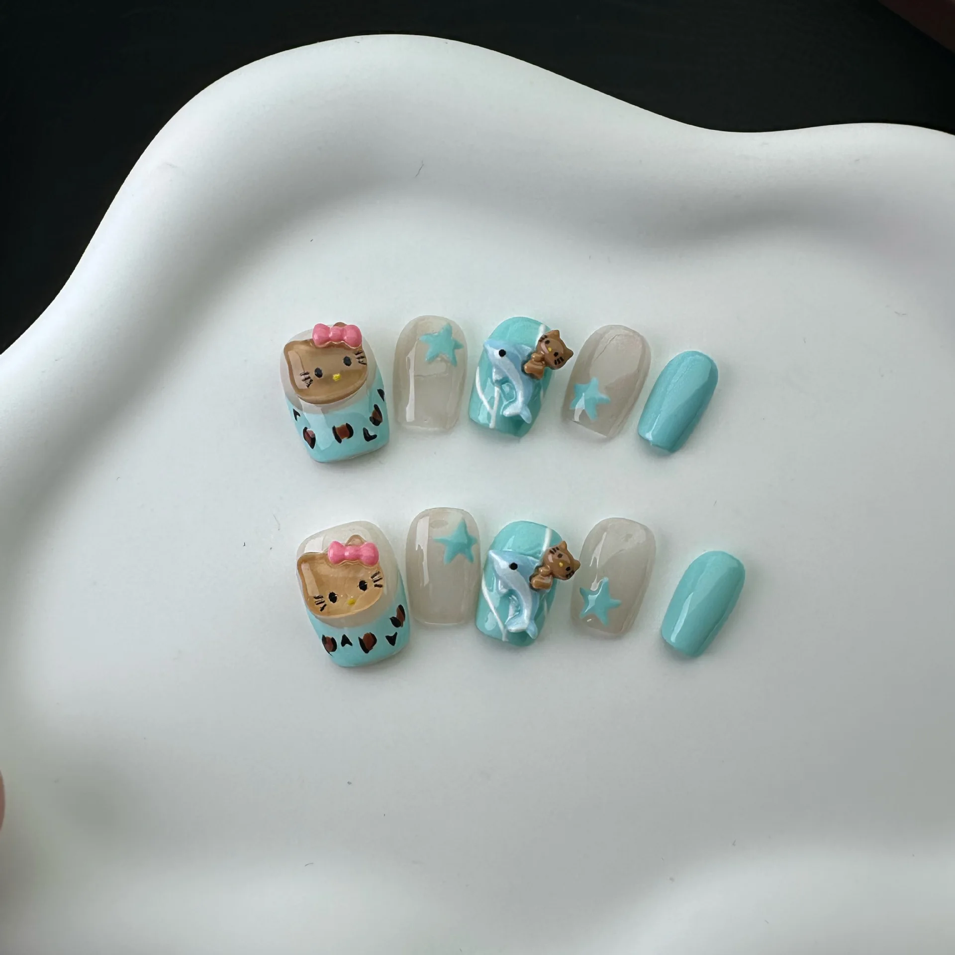 Fresh Summer Handmade Hello Kitty Wearing Nail Kawaii Leopard Print Holiday Beach Series Detachable Full Set Nail Holiday Gifts