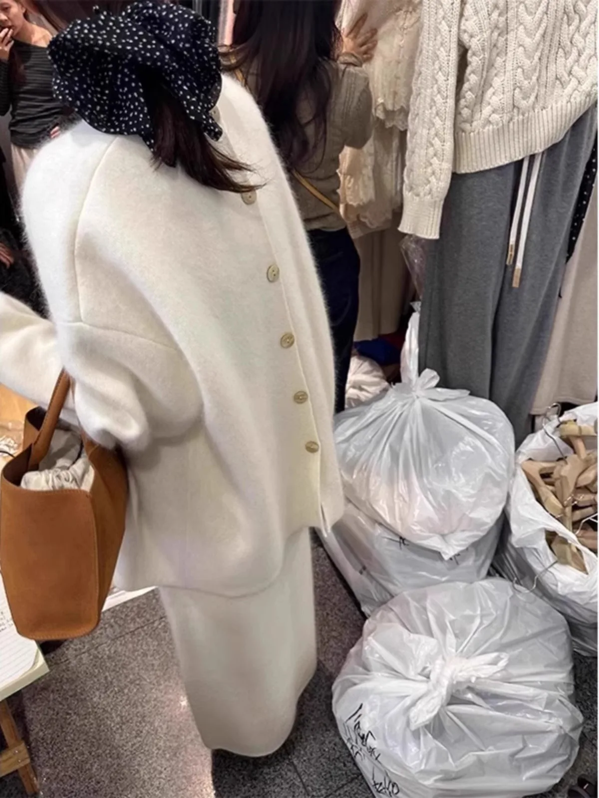 Set lavorato a maglia morbido e accogliente da donna allentato per l'inizio dell'autunno Ba gonna a bottone singolo set da due pezzi in fibra di poliestere Sle di lusso