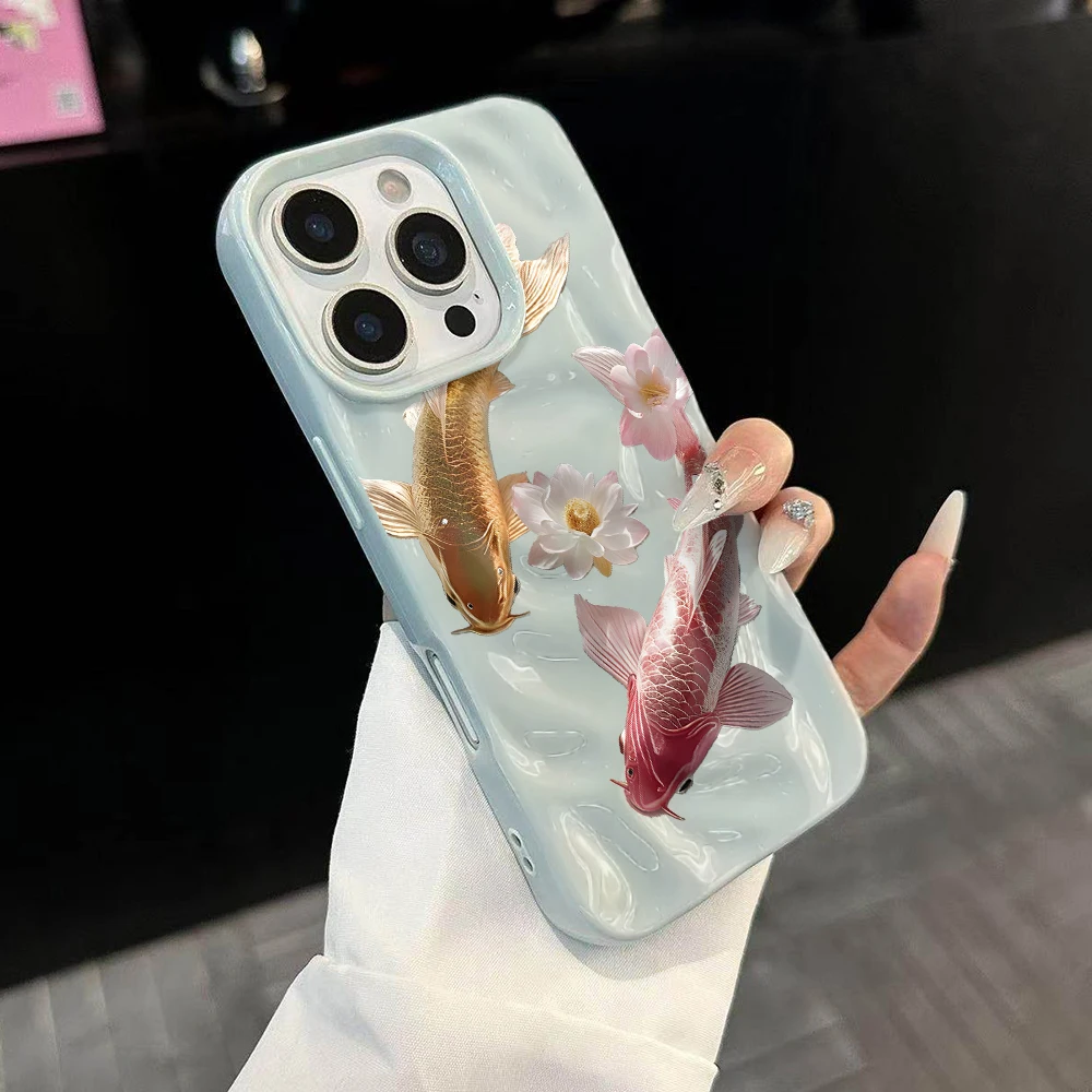 Luxuriöse Koi- und Lotus-Kollage-Handyhülle für iPhone 17 16 15 14 13 12 11 Pro Max 14 Plus 17 Air Falten-Wellen-Soft-Silikon-Cover – Detail 2