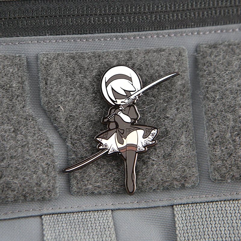 Yurha 2B Parche Metal Anime Chica Mecánica – Insignia Táctica