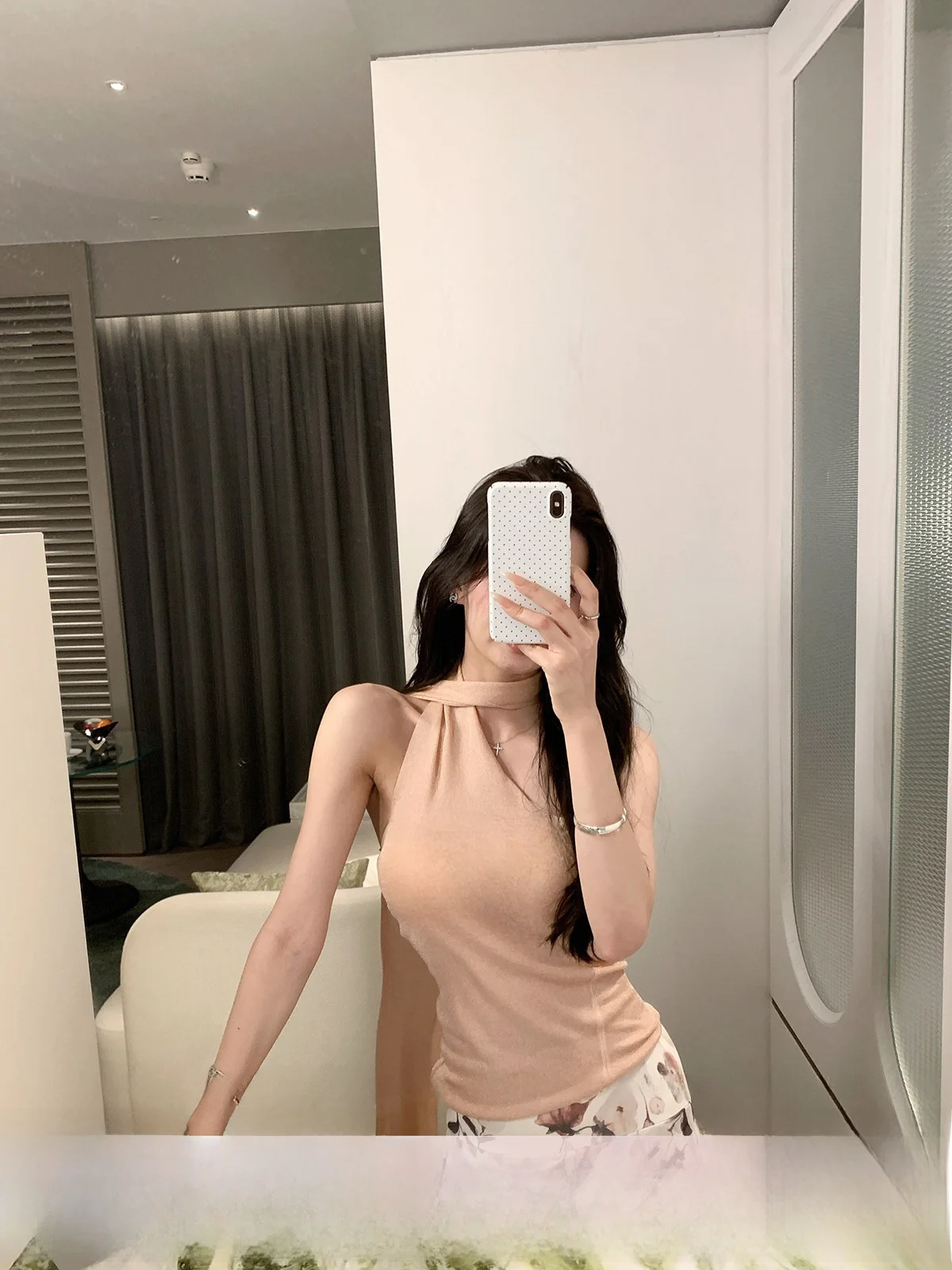 

YOLI Zhang Yuli Pure Desire Slim Fit Svel Draped Top — женский летний модный повседневный топ с принтом и дизайнерским вырезом на шее