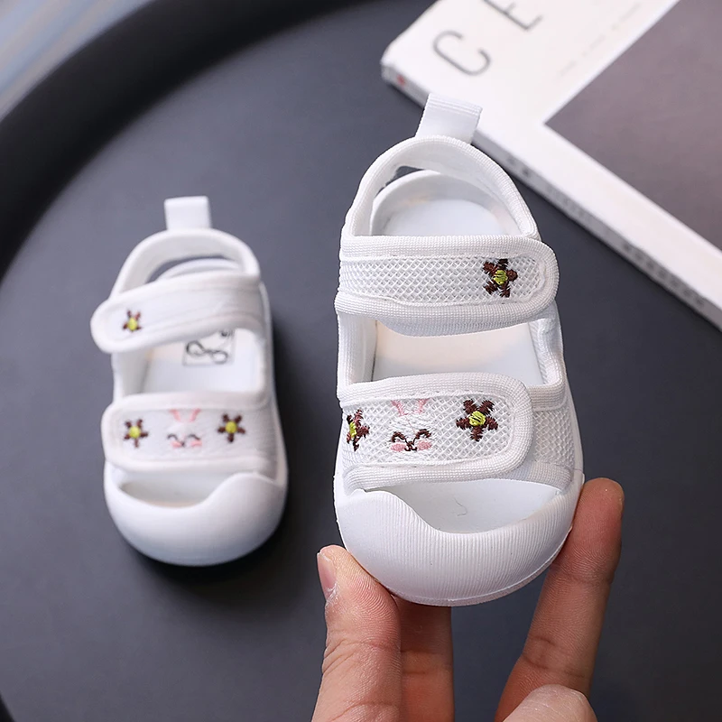 Baby Baby Zachte Onderkant Gesloten Teen Zomer Sandalen Voor Meisjes 2024 Zomer Gesloten Neus Prinses Schoenen Mesh Ademende Peuter Schoenen