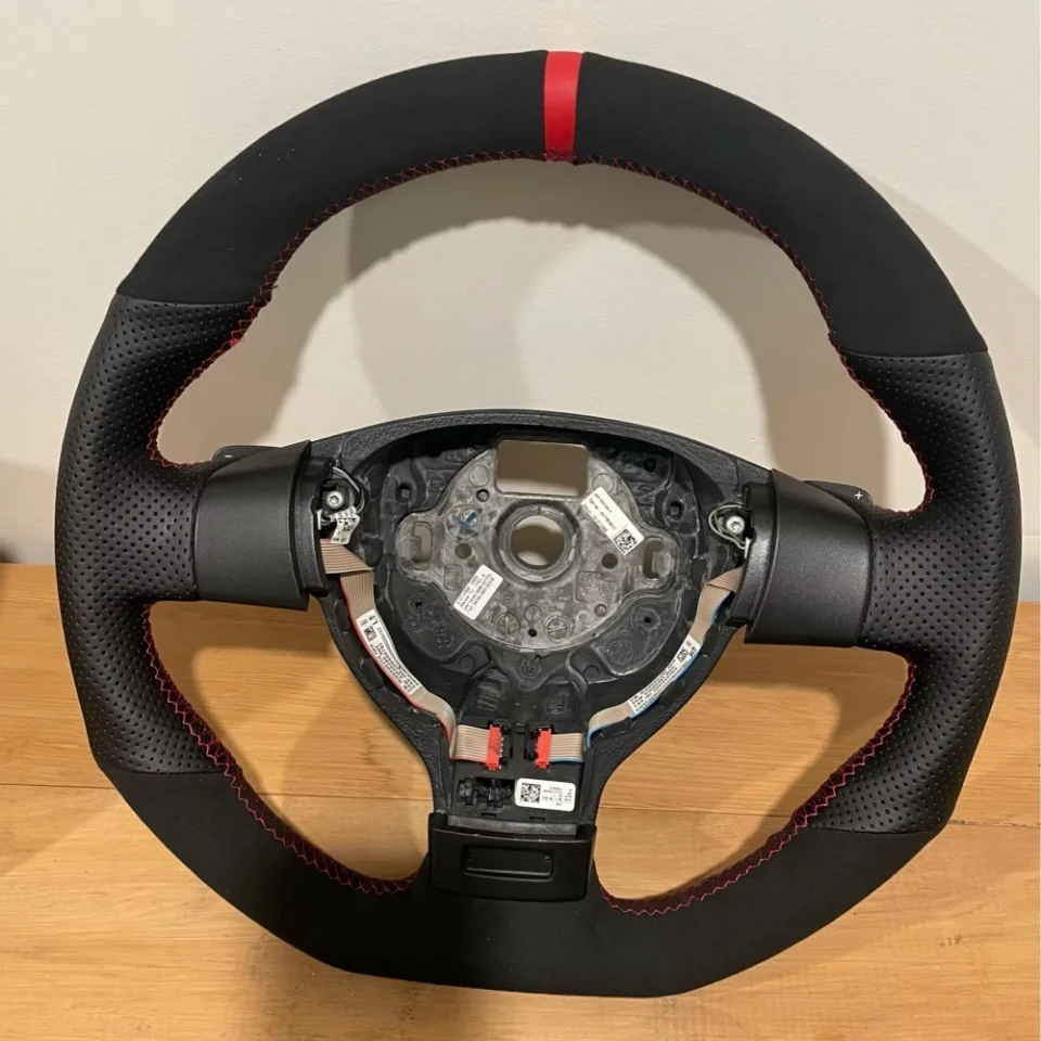 Handgenähter schwarzer Wildleder-Lenkradbezug für VW Golf 5 R32 Passat R GT 2005, passend für Volkswagen Golf 5 – Detail 2