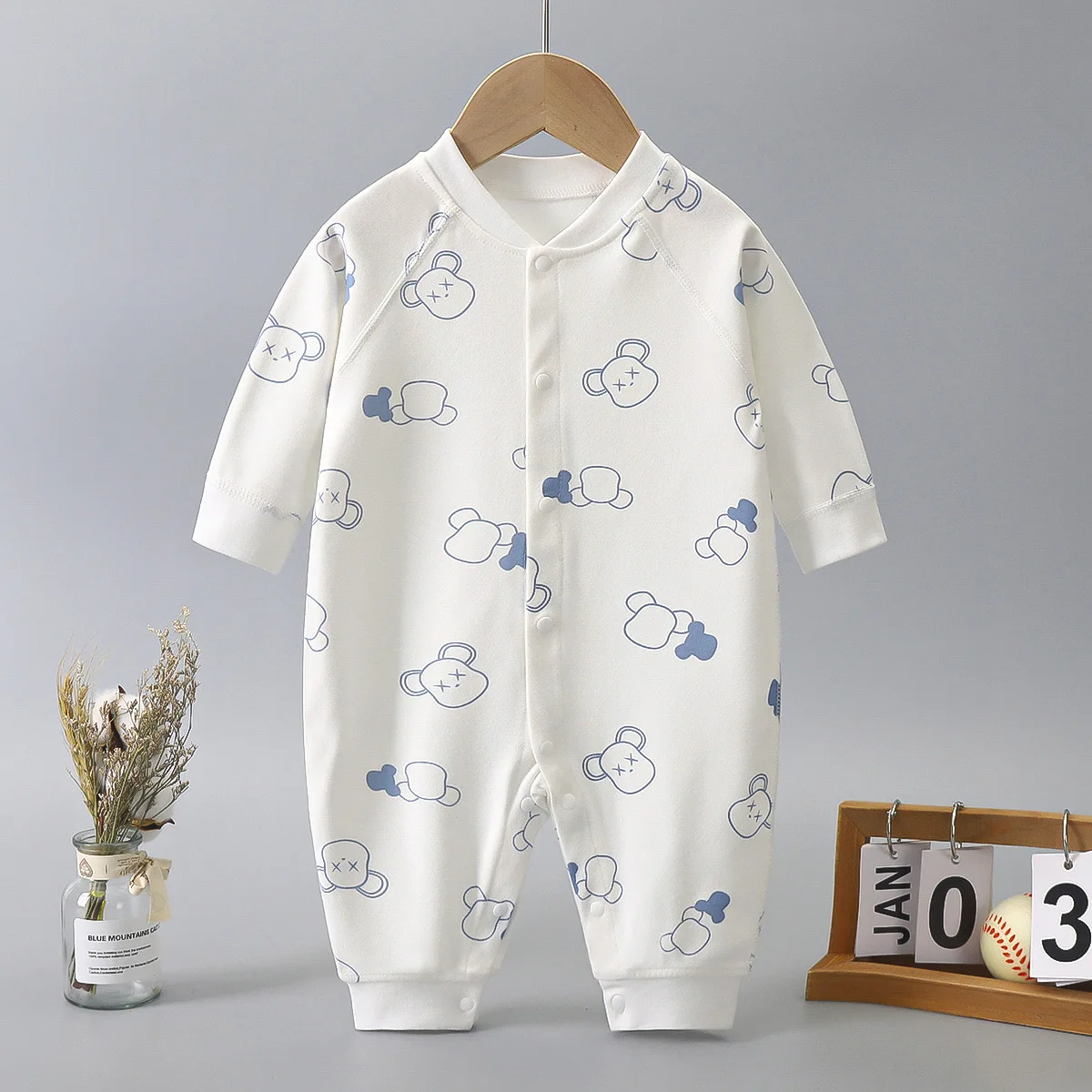 Baby Autumn Clothes Long Sleeved Spring and Autumn Jumpsuit, Pure Cotton Baby Climbing Clothes Boneless Single Breasted Hoodie