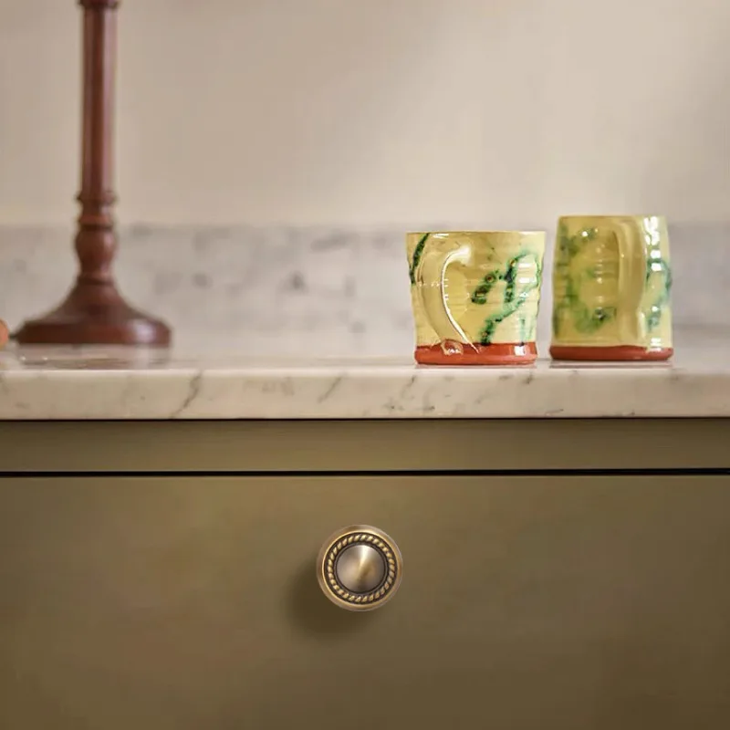 

Luxury Bronze Cabinet Door Handles American Vintage Drawer Pulls Kitchen Cabinet Wine Cabinet Single Hole Pulls Mid-Century Desi