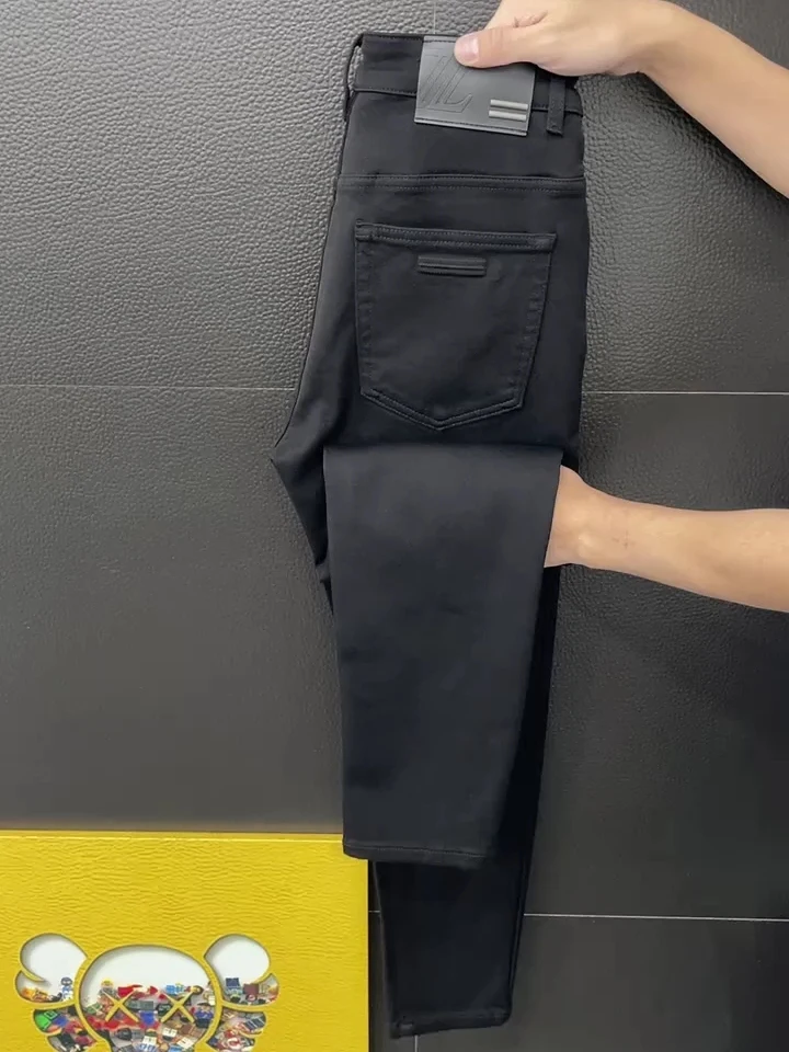 

Высококачественные модные мужские джинсы: новинка весенней коллекции, удобные, универсальные, трендовые, со средней посадкой, прямого кроя.