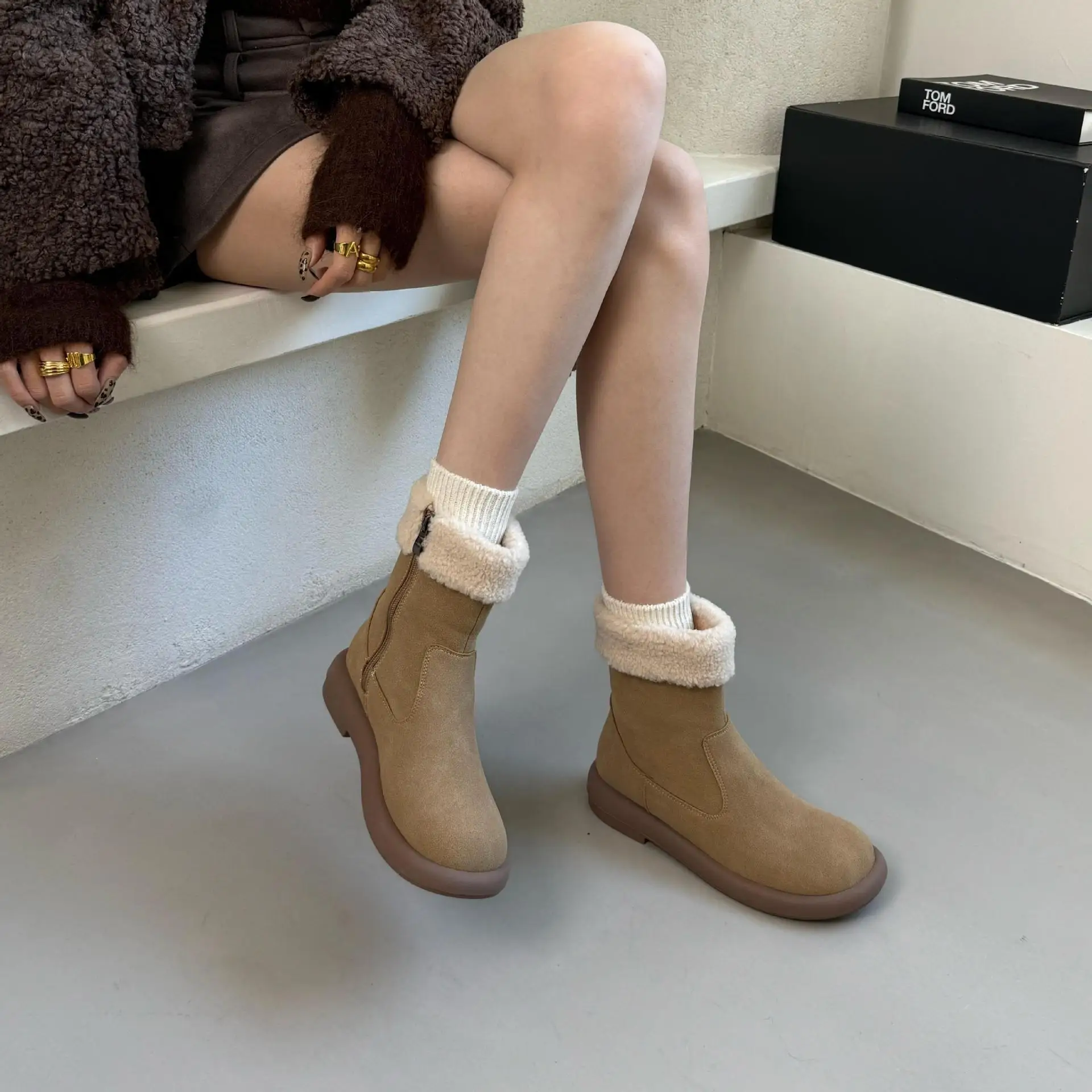 Sapatos botas plataforma plana dedo do pé redondo austrália calçados de inverno botas de pelúcia-mulheres tamancos de borracha baixa neve tornozelo 2024 pele de couro