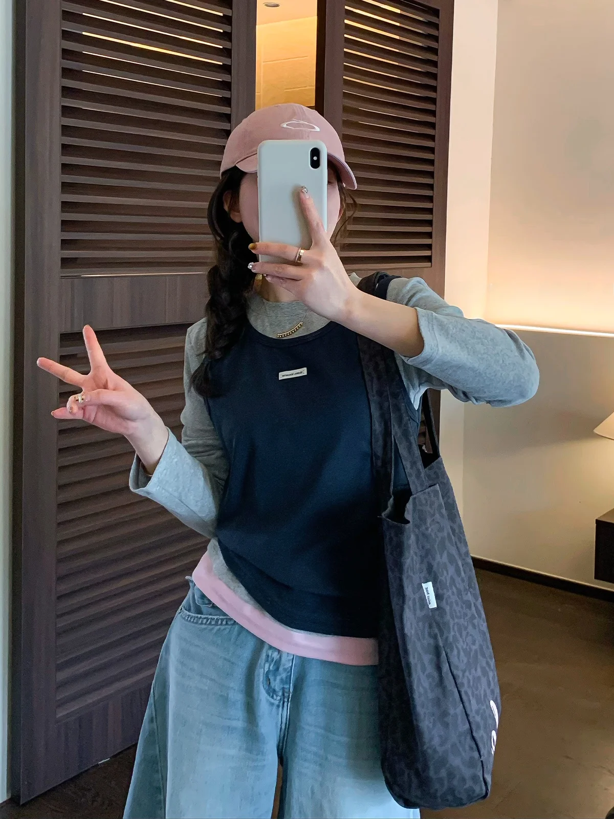 

Love Devil Fish Casual Two-Piece Set Women's Long Sleeve round Neck T-Shirt Overlap Vest Top Spring 2026 New Style