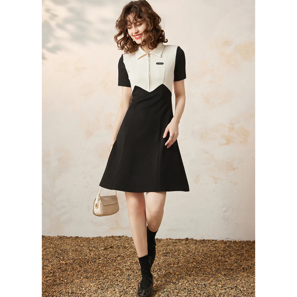 Louis yao anti-envelhecimento cor bloqueando emenda a linha saia 2025 verão moda lapela zíper pulôver manga curta vestido feminino